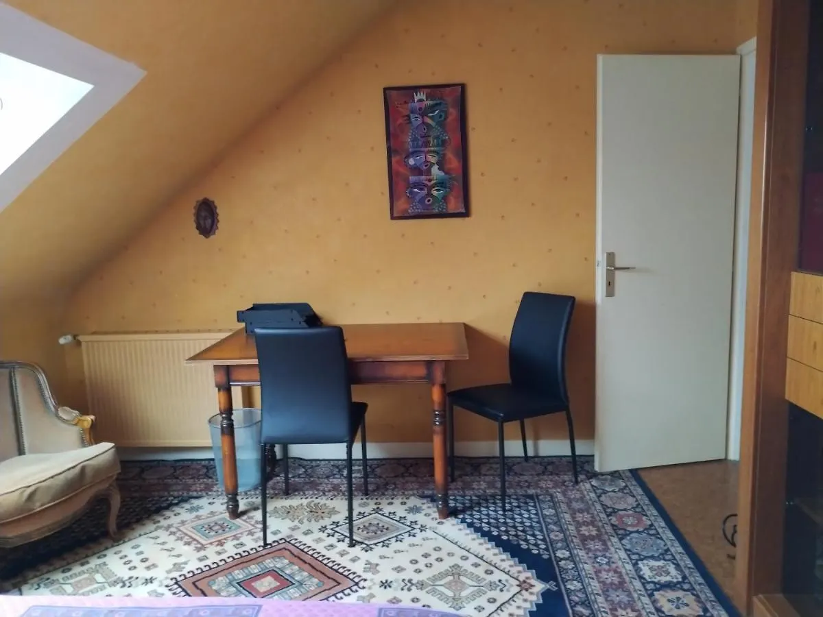 ホームステイ Etage Independant. 2 Chambres + Cuisine ポンティヴィ