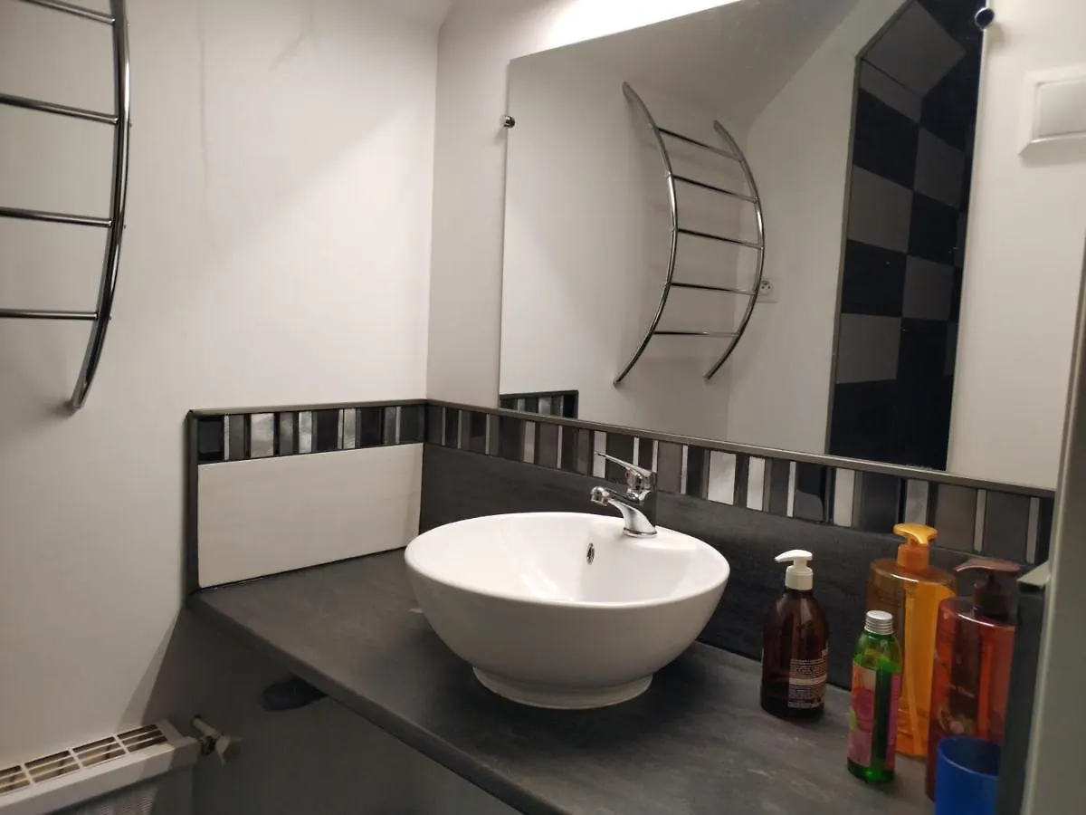 Etage Independant. 2 Chambres + Cuisine ポンティヴィ フランス